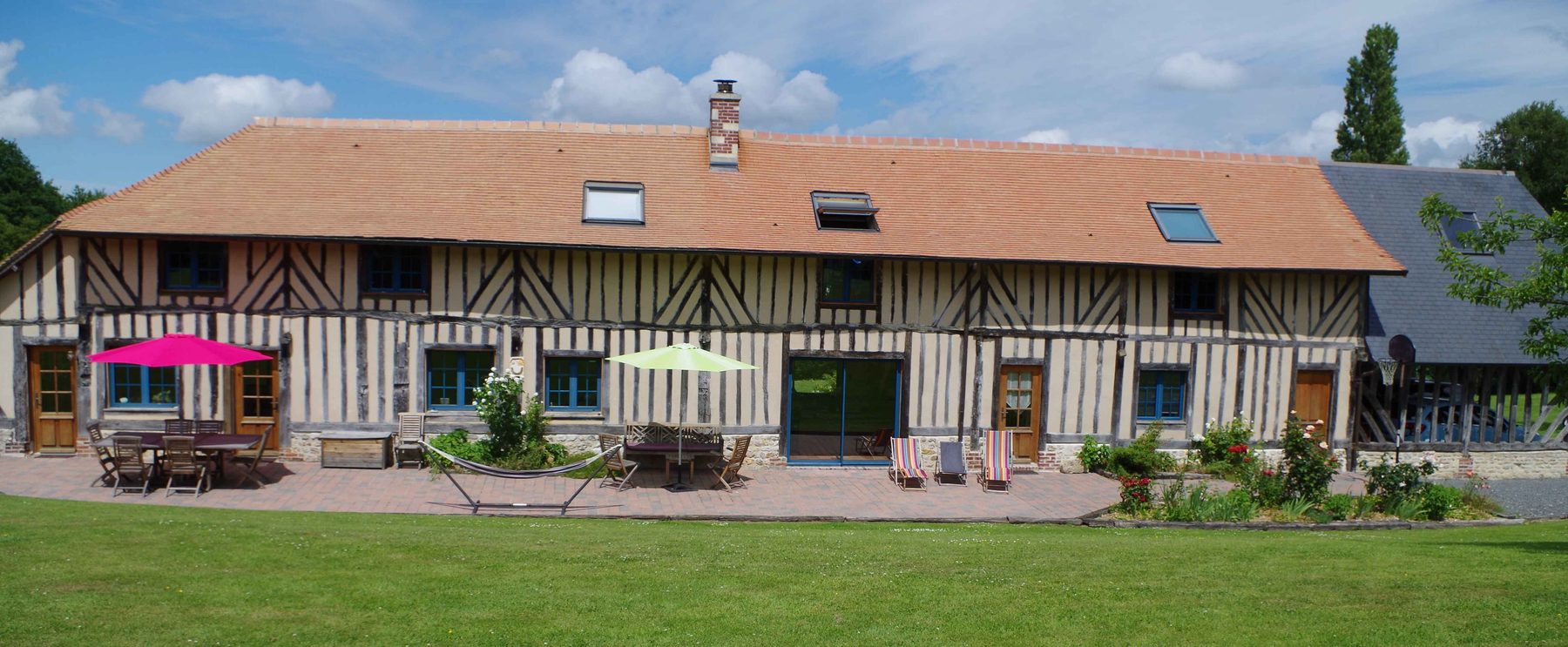 La façade sud de la longère